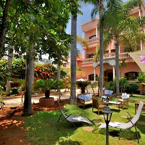 Lhostel A Konukevi